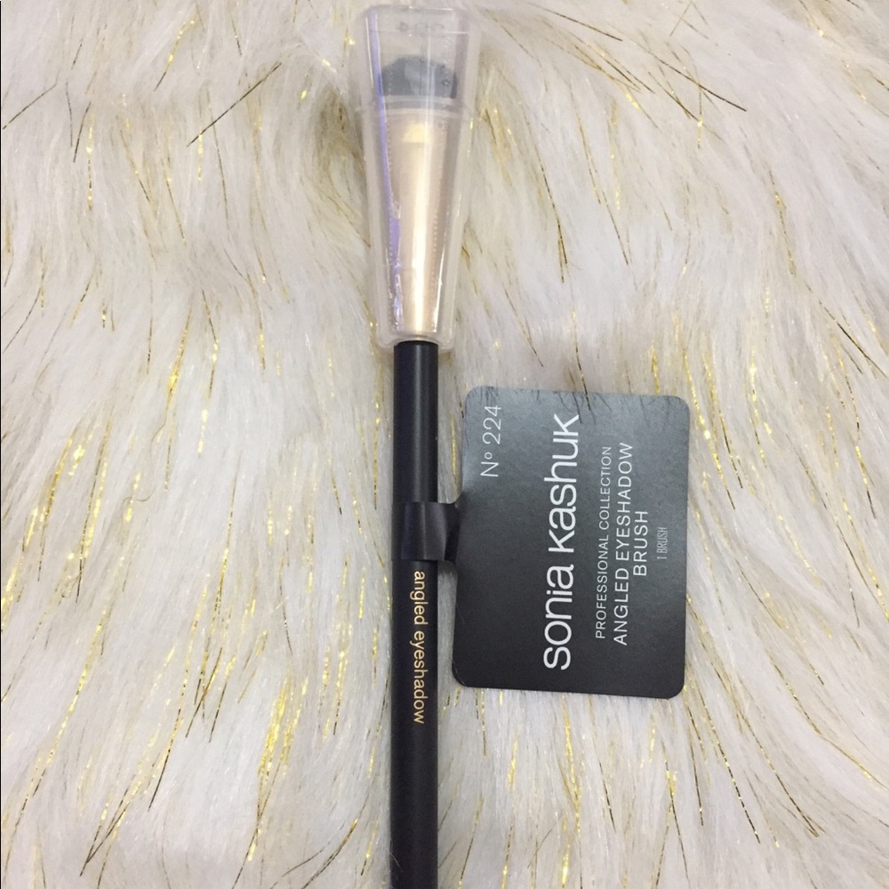Sonia Kashuk Angled Eyeshadow Brush